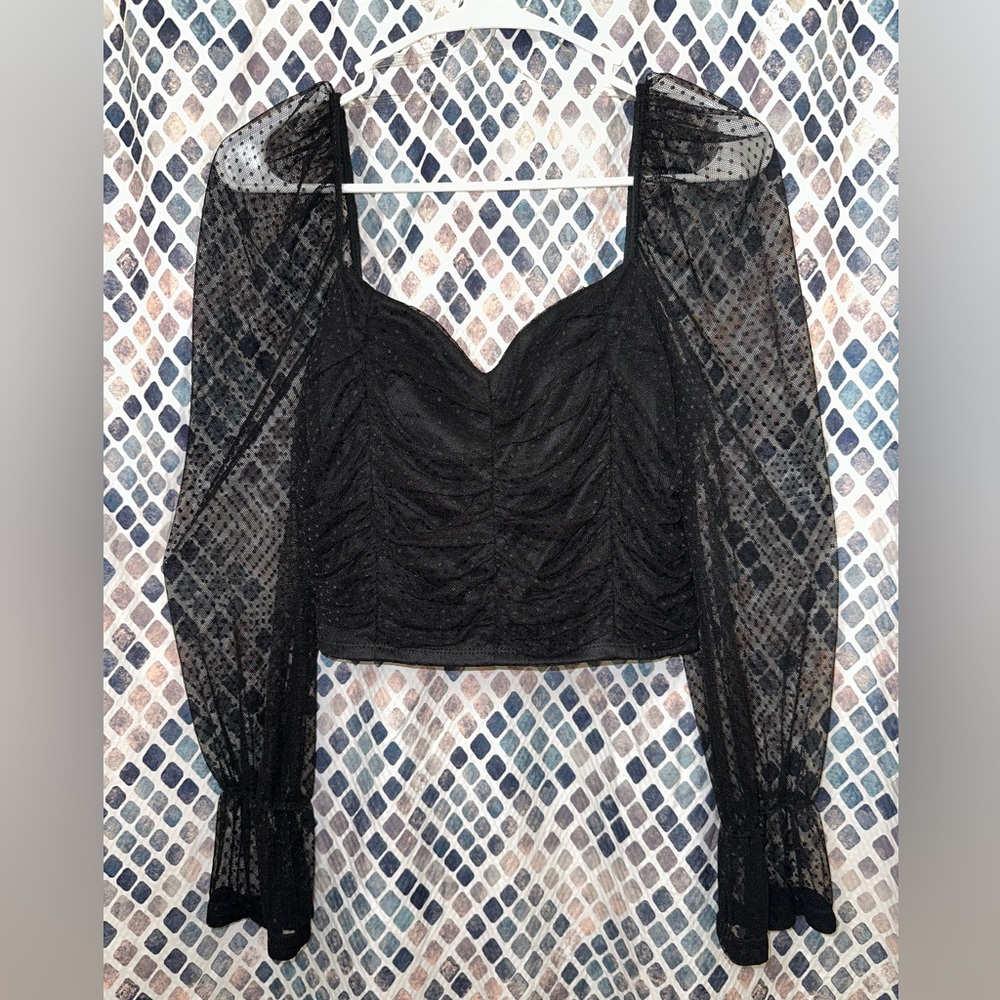 Black cropped Top with mesh sleeves